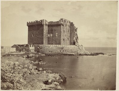 [Het kasteel op het eiland Saint-Honorat, vlakbij Cannes / Le château de île Saint-Honorat, près de Cannes door Charles Nègre
