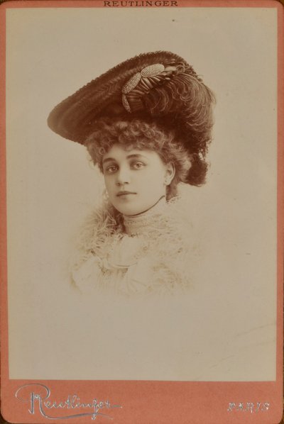 Elegante vrouw met hoed - Charles Reutlinger door Charles Reutlinger