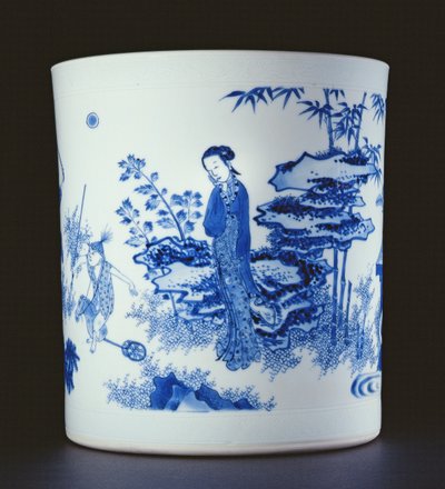 Blauw-witte penseelpot beschilderd met een dame en jongens die op stokpaardjes spelen in een tuin, Chongzheng, 1630-44 (porselein) door Chinese School