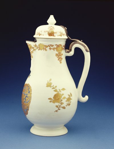 Koffiepot van Meissen vorm, voornamelijk versierd in goud met de wapens van Gustav Gabriel Loodh, Qianlong periode (1736-95) door Chinese School