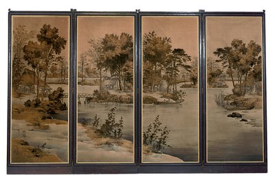 Vierdelig scherm met fluwelen panelen, geweven met een rivierlandschap in grisaille tinten door Chinese School