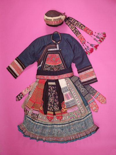 Vrouwelijke kleding en mandenmakershoed, Ch