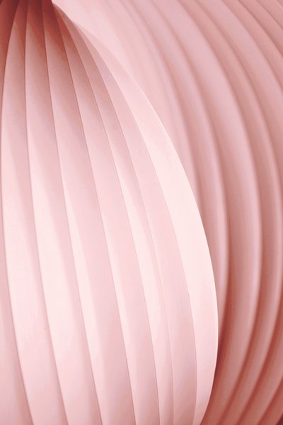 Roze abstracte rondingen door Christina Sillen