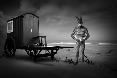 De eenzame strandganger door Christine von Diepenbroek