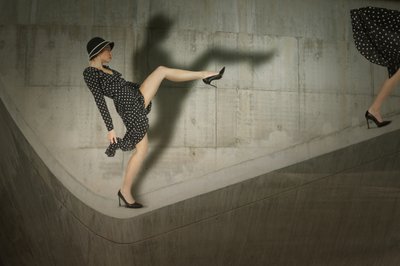 Modepose met stippen door Christine von Diepenbroek