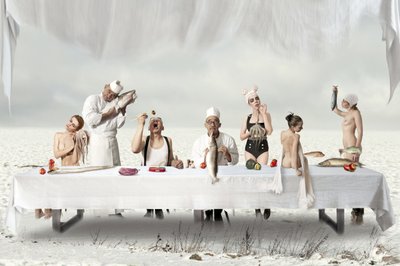 Een surrealistisch dinerfeest door Christine von Diepenbroek