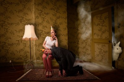 Surrealistisch konijnenfeest door Christine von Diepenbroek