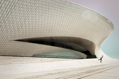 Witte architectonische veegbeweging door Christine von Diepenbroek
