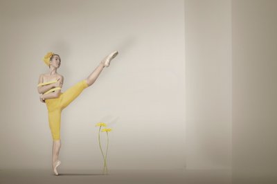 De gele ballerina Grace door Christine von Diepenbroek