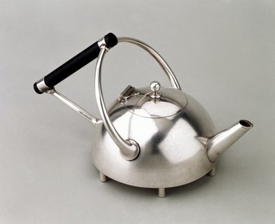 Hemisferische theepot op zes voeten, vervaardigd door James Dixon & Son, 1880 door Christopher Dresser