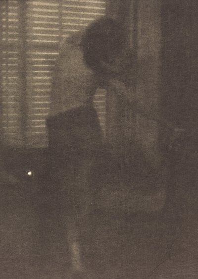 Model in studio in New York,c.1915 (foto) door Clarence Henry White