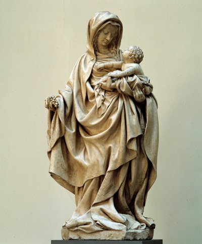 Maagd met druif Beeld toegeschreven aan Claus de Werve (1380-1439) van de School van Claus Sluter door Claus de Werve