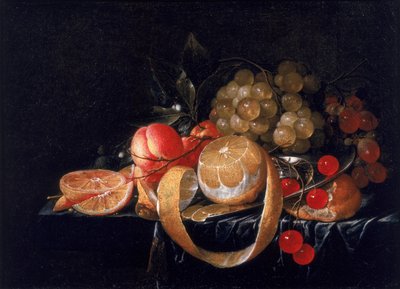Een Stilleven met een citroen, druiven, kersen en abrikozen op een tinnen bord door Cornelis de Heem