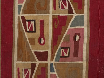 Tuniek met profielhoofden en getrapte fretwerk, ca. 650-800 door Culture Huari