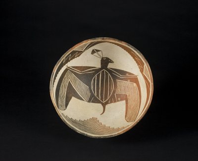 Kom met geschilderde motieven, ca. 1060-1110 (keramiek met pigment) door Culture Mimbres