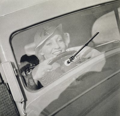 Een vrouw die rijdt, jaren 1930 door Czech Photographer