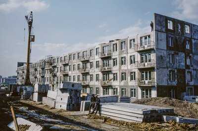 USSR, Bratsk, Irkoetsk, Nieuwe appartementen in aanbouw voor arbeiders door Dean Conger
