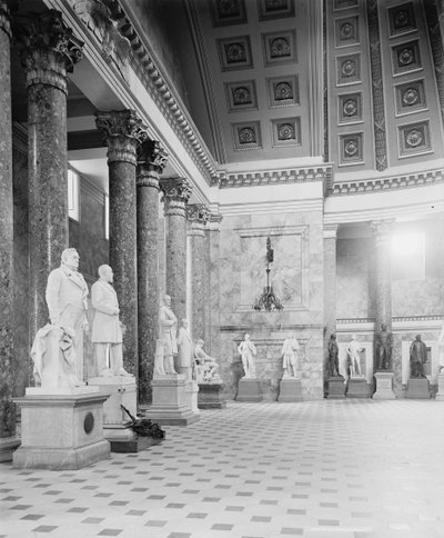 Een Hoek in Beeldhouwhal, het Capitool in Washington, D.C., c.1904 door Detroit Publishing Co.