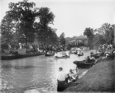 Bandconcert op Grand Canal, Belle Isle Park, 1903-20 door Detroit Publishing Co.