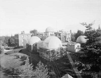 Observatorium, Harvard College, ca. 1900 (zwart-wit foto) door Detroit Publishing Co.