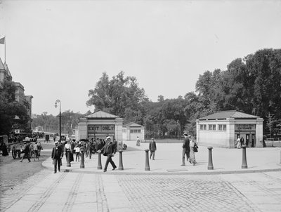 Ingang en uitgang van de metro, Boston Common, Boston, Massachusetts, VS, ca. 1900 door Detroit Publishing Co.