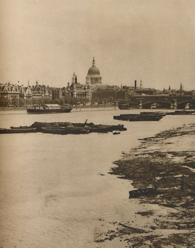 Oever en Blackfriars vanaf het zuidelijke einde van de Waterloo-brug, ca. 1935 door Donald McLeish