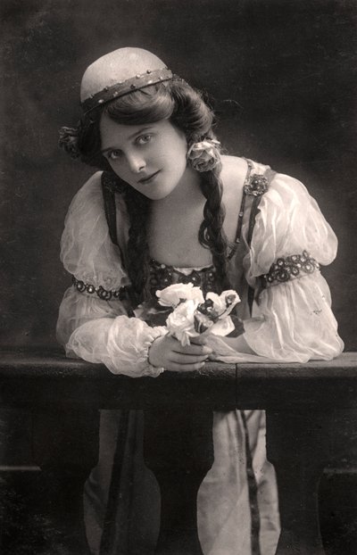 Maie Ash, actrice, 1900s door Dover Street Studios