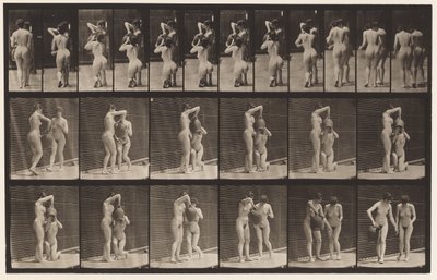 Plaat 453. Twee Modellen; 8 Knielt, Drinkt uit Waterkruik in Handen door Eadweard Muybridge