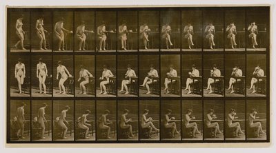 Vrouw zittend, benen gekruist, drinkend uit een theekopje, uit het boek Animal Locomotion door Eadweard Muybridge