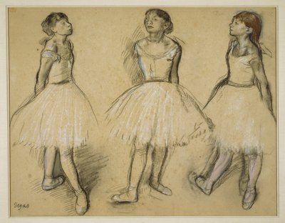 Drie studies van een danser in vierde positie door Edgar Degas