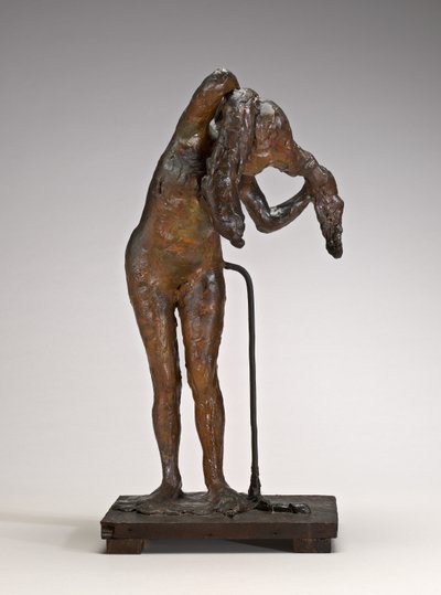 Vrouw die haar haar arrangeert door Edgar Degas