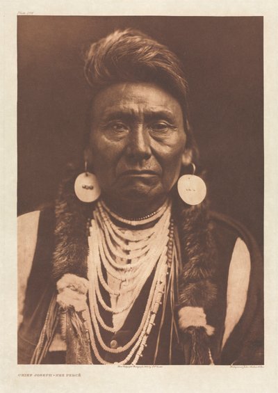 Portfolio VIII, Plaat 256: Opperhoofd Joseph - Nez Percé door Edward S. Curtis