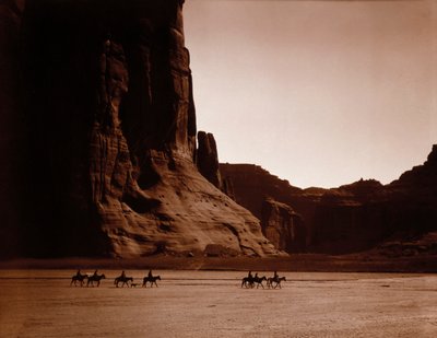 Navajo Ruiters door Edward S. Curtis, ca. 1904 door Edward Sheriff Curtis