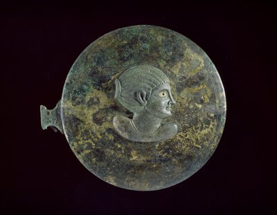 Gegoten bronzen spiegeldeksel met Hellenistisch reliëf van een vrouw, 100 v.Chr. - 100 n.Chr. door Egyptian