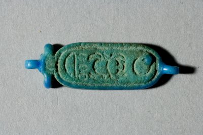 Kraal met de cartouche van Toetanchamon, Nieuwe Rijk, regering van Toetanchamon, 1336-27 v.Chr. door Egyptian 18th Dynasty