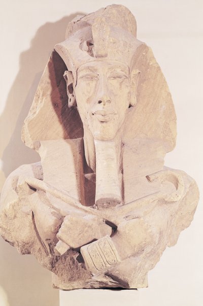 Buste van Amenophis IV (Akhenaten) uit de Tempel van Amon, Karnak, Nieuwe Koninkrijk, ca.1353-1337 v.Chr. door Egyptian 18th Dynasty