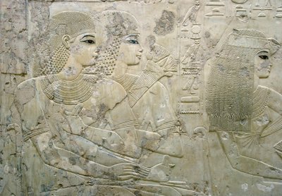 Egyptische antiquiteit: bas-reliëf dat de gasten van een begrafenisbanket voorstelt - Graf van de vizier Ramose (18e dynastie) - Luxor, Thebe, Graf van de Edelen Egypte - Egyptische beschaving: Bas-reliëf dat de gasten van een begrafenisbanket voorstelt, u door Egyptian 18th Dynasty