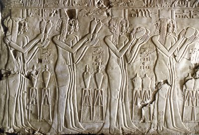 Egyptische oudheid: jonge meisjes die offers brengen. Graf van Kherouef (TT192) (18e dynastie) door Egyptian 18th Dynasty