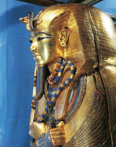 Egyptische beschaving, sarcofaag van Toetanchamon, versierd met goud en halfedelstenen door Egyptian 18th Dynasty