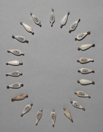Bloemvormige kralen, ca. 1391-1353 v.Chr. door Egyptian 18th Dynasty