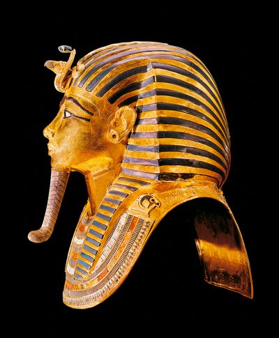 Het gouden masker van Toetanchamon. door Egyptian 18th Dynasty