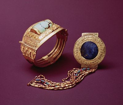 Twee armbanden, uit het graf van Toetanchamon door Egyptian 18th Dynasty