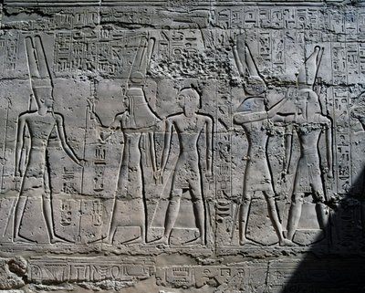 Scènes van offers aan goden, reliëf, binnenmuren van Grote Hypostyle Hal, Karnak tempelcomplex (UNESCO Werelderfgoedlijst) door Egyptian 19th Dynasty