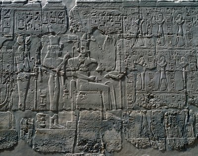 Scènes van offers aan goden, reliëf, binnenmuren van de Grote Hypostyle Hal, Karnak tempelcomplex (Unesco Werelderfgoedlijst) door Egyptian 19th Dynasty