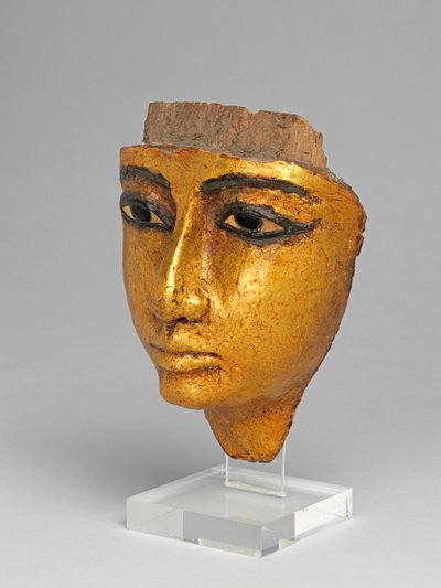 Gezicht van een kist, met ingelegde ogen en wenkbrauwen, verguld door Egyptian 20th Dynasty