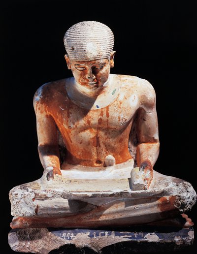 Zittende schrijver, uit Gizeh Egypte 2575 v.Chr., dynastie IV door Egyptian 4th Dynasty