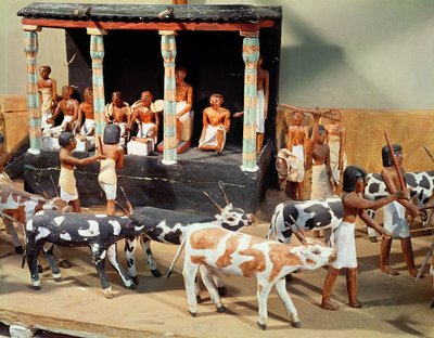 Funerair model van een volkstelling van vee, uit het graf van Meketre, Thebe, Middenrijk, c.2000 v.Chr. (detail) door Egyptian 6th Dynasty