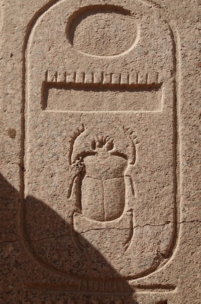 Kever, embleem van koninklijke macht, site van Karnak door Egyptian Egyptian