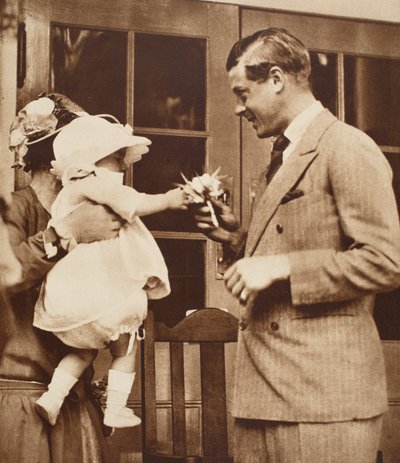 Een kind geeft koning Edward VIII een boeket in het Enham Village Centre, 1926 door English Photographer