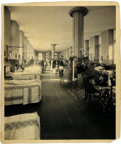 Een kinderafdeling in St. Thomas Hospital, Londen, ca. 1900 door English Photographer